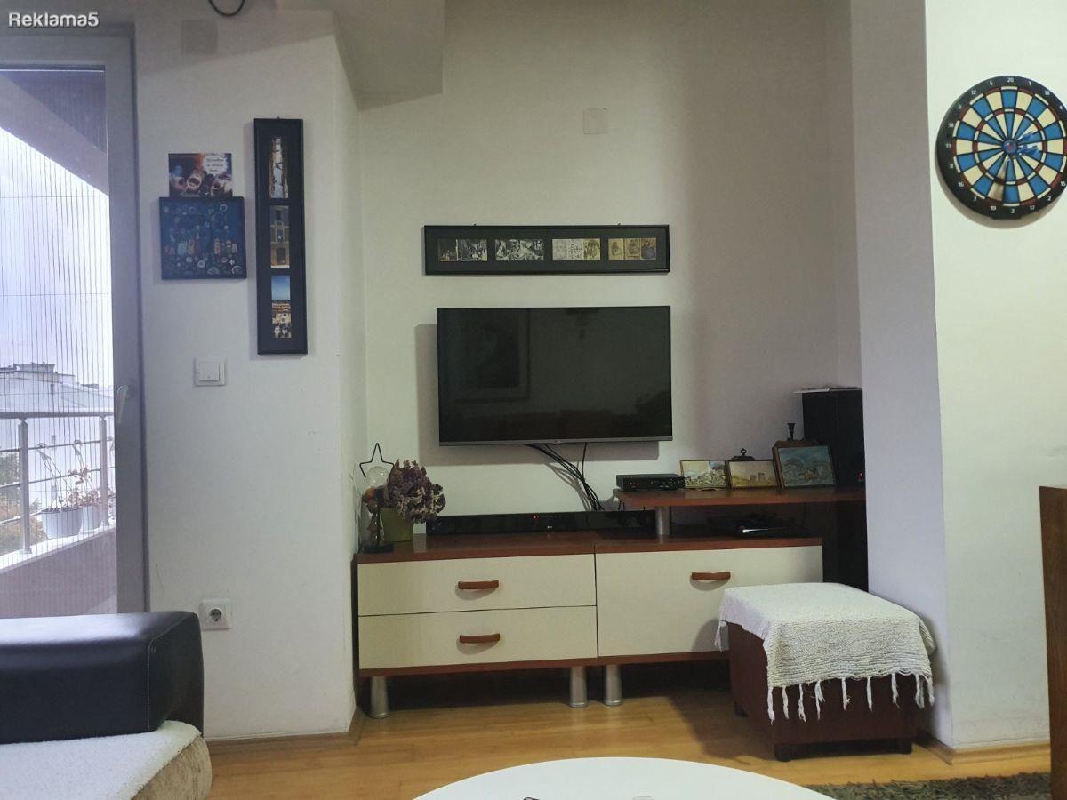 Se izdava nov trosoben 65m2 Aerodrom-Micurin