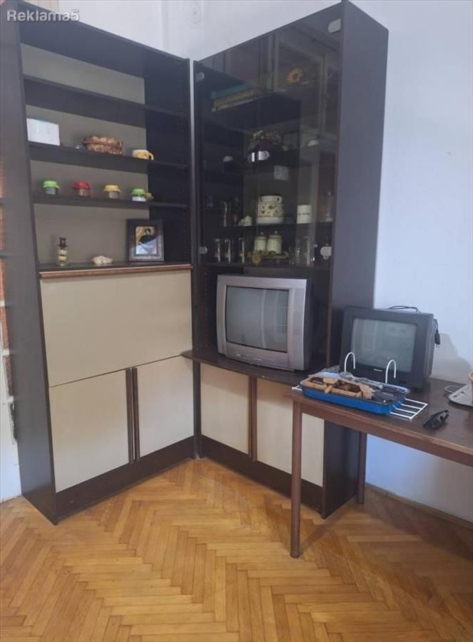 SE IZDAVA TROSOBEN NA ADVOKATSKA ULICKA KAJ SUDOVITE