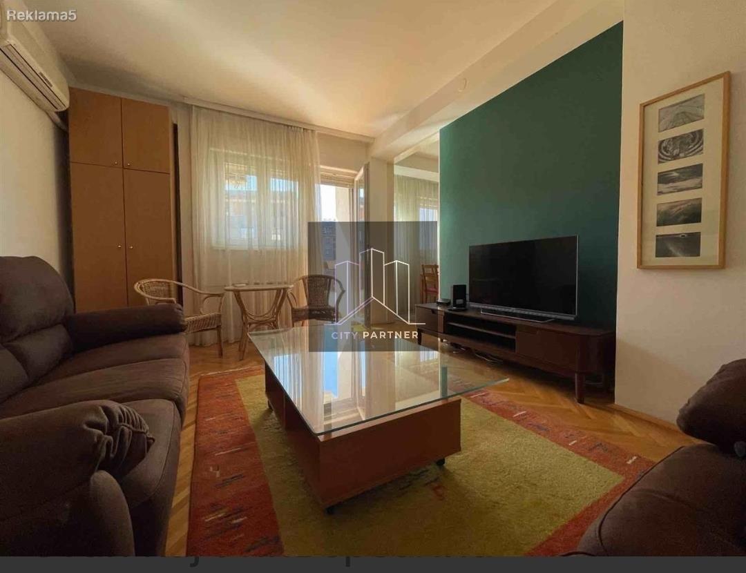 City Partner rents out a furnished apartment near Universalna