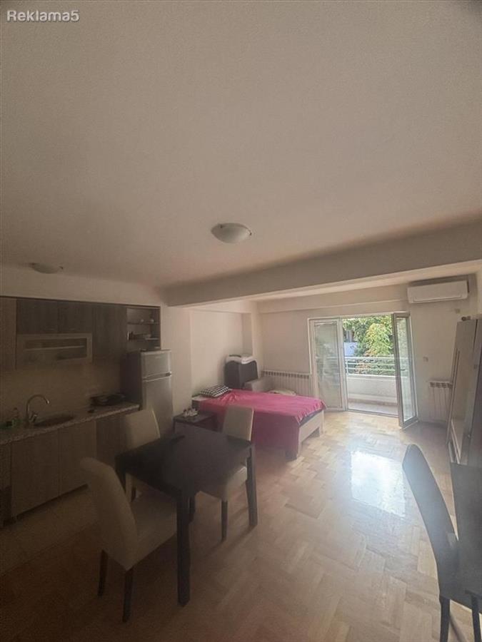 Se prodava namestena garsonjera 35m2 vo Centar