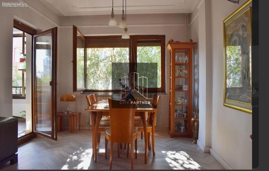 City Partner is selling a luxuriously furnished apartment near Universalna