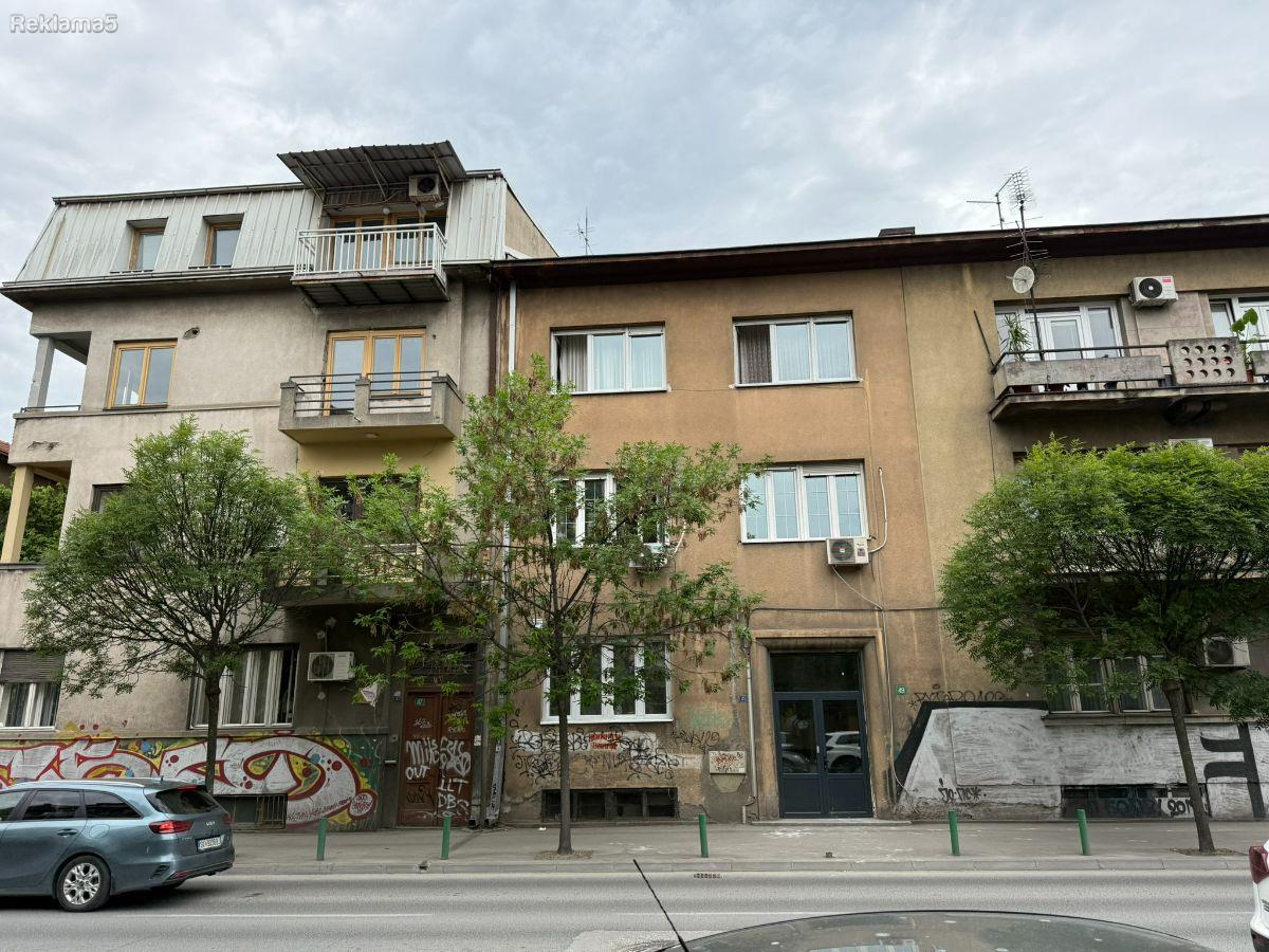 Se prodava stan od 64m2 na Ilindenska
