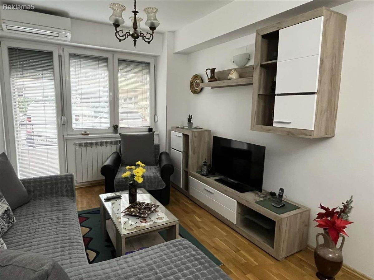 Se izdava namesten dvosoben 60m2 kaj gim. Nova Taftalidze 1
