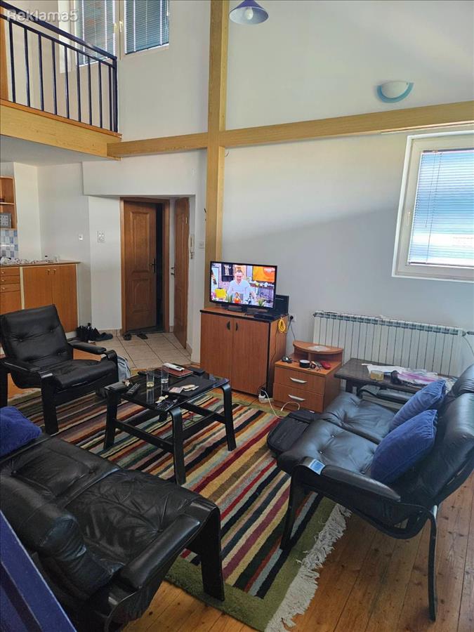 Izddavam Renoviran Dvosoben Stan 70 m2 Centar Leninova