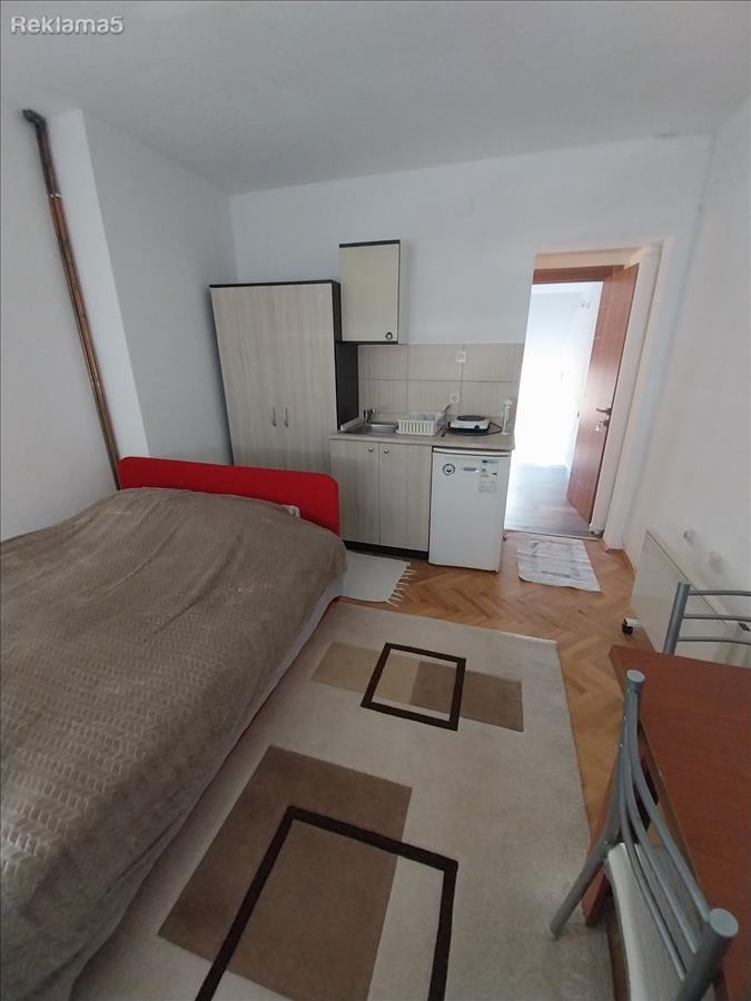 Garsonjera,dolgorocno se izdava