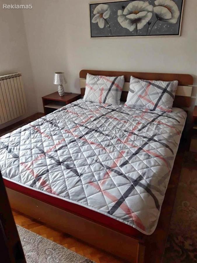 Izdavam Trosoben Stan 65 m2 Kozle