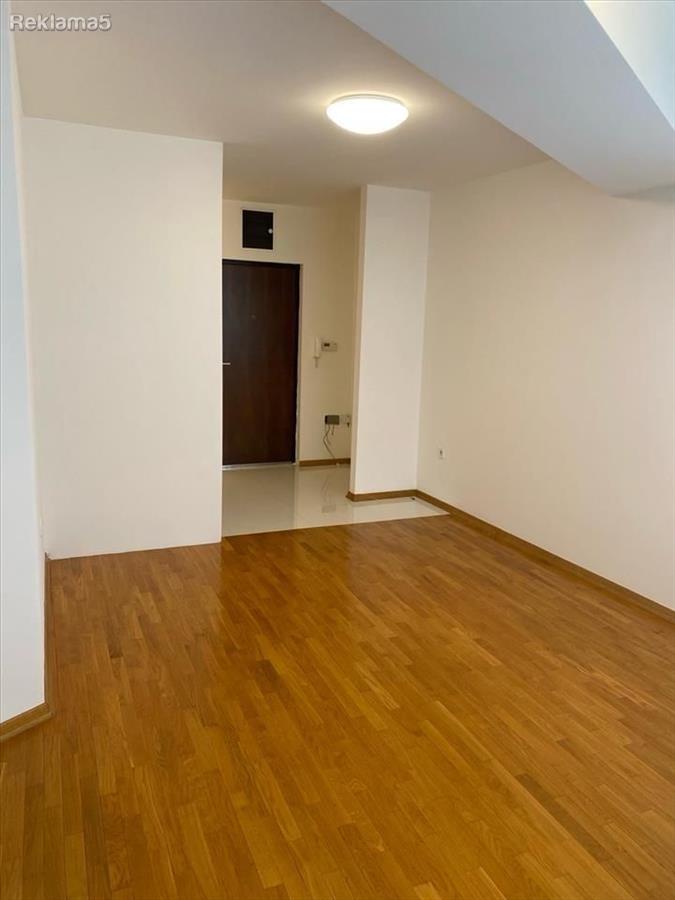 Se prodava stan 54m2 vo Centar vo blizina na Soborna crkva