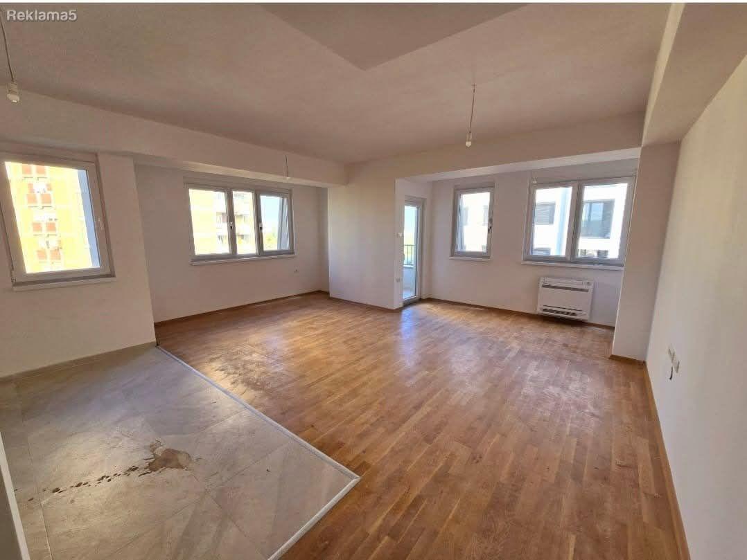 SE PRODAVA NOV DUPLEX SO 4 SPALNI VO KARPOSH 4