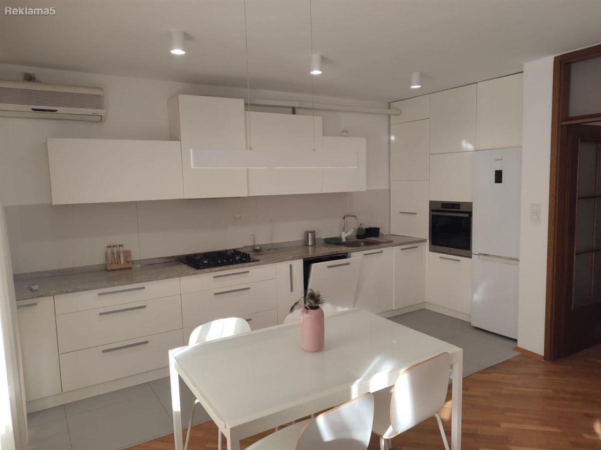 Urban Life rents out a luxuriously furnished apartment in Centar