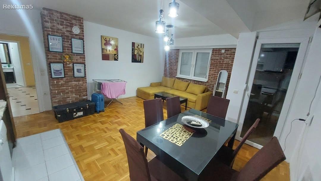 Se izdava 3 ta mub kozjak zolta zgrada karsi ramstor