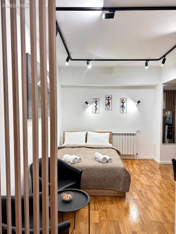 Urban Life rents out a luxury apartment in the center
