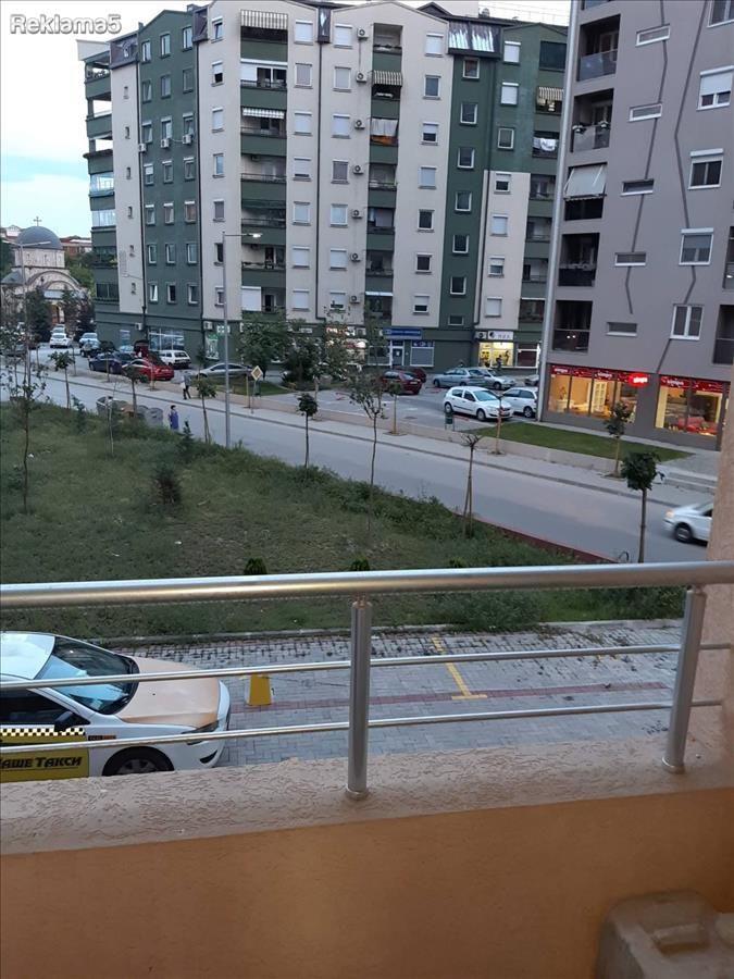 Apartment for rent in Aerodrom, 62 m2