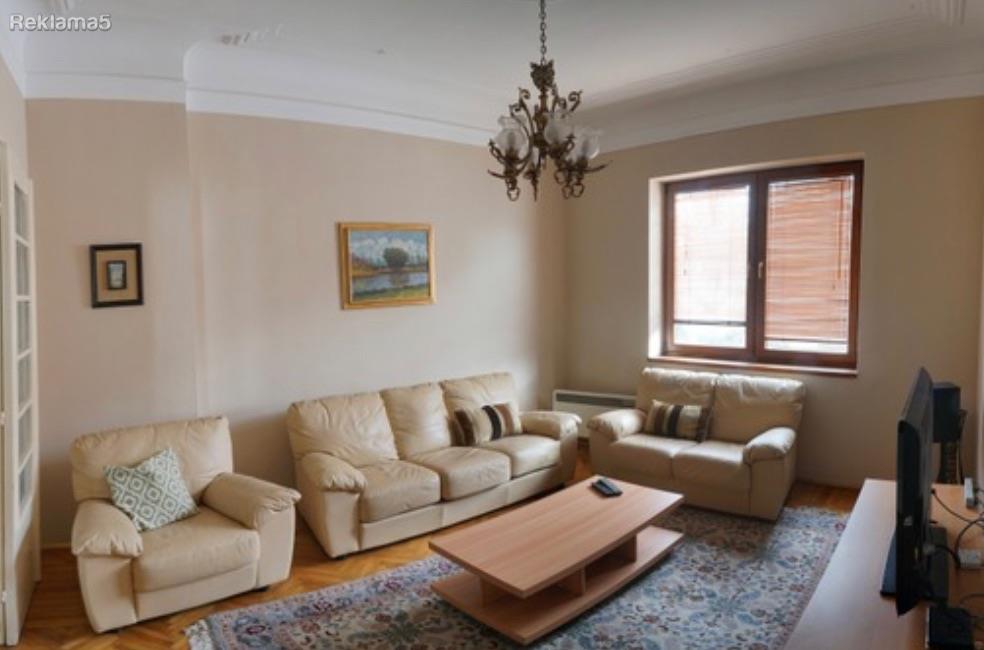 141m2 stan vo Centar iznajmuvam