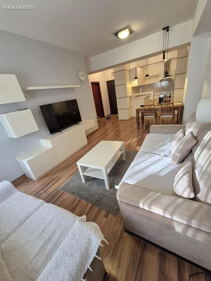 Se izdava dvosoben namesten 50m2 Taftalidze 1 kaj gim. Nova