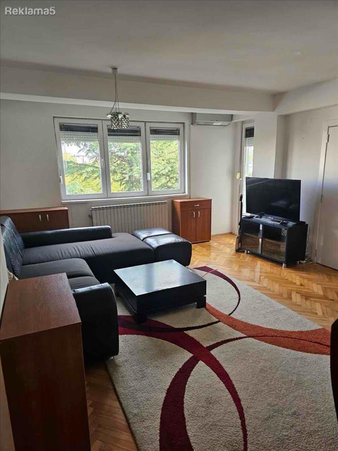Three-room apartment for rent in Taftalidze