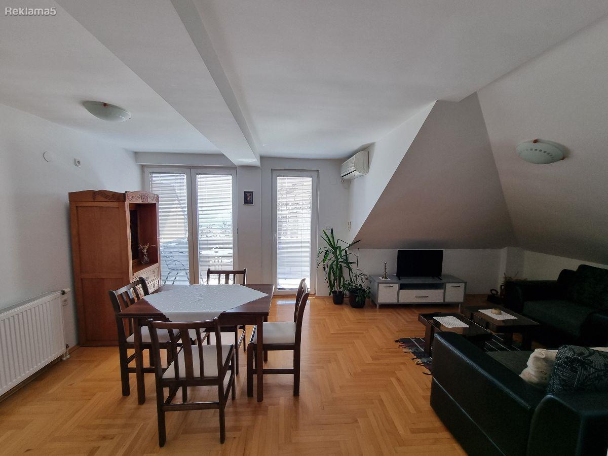 Three-room apartment for rent (next to the coast)