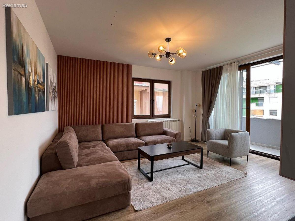 THREE-ROOM APARTMENT FOR RENT IN THE CENTER - ON THE WATER