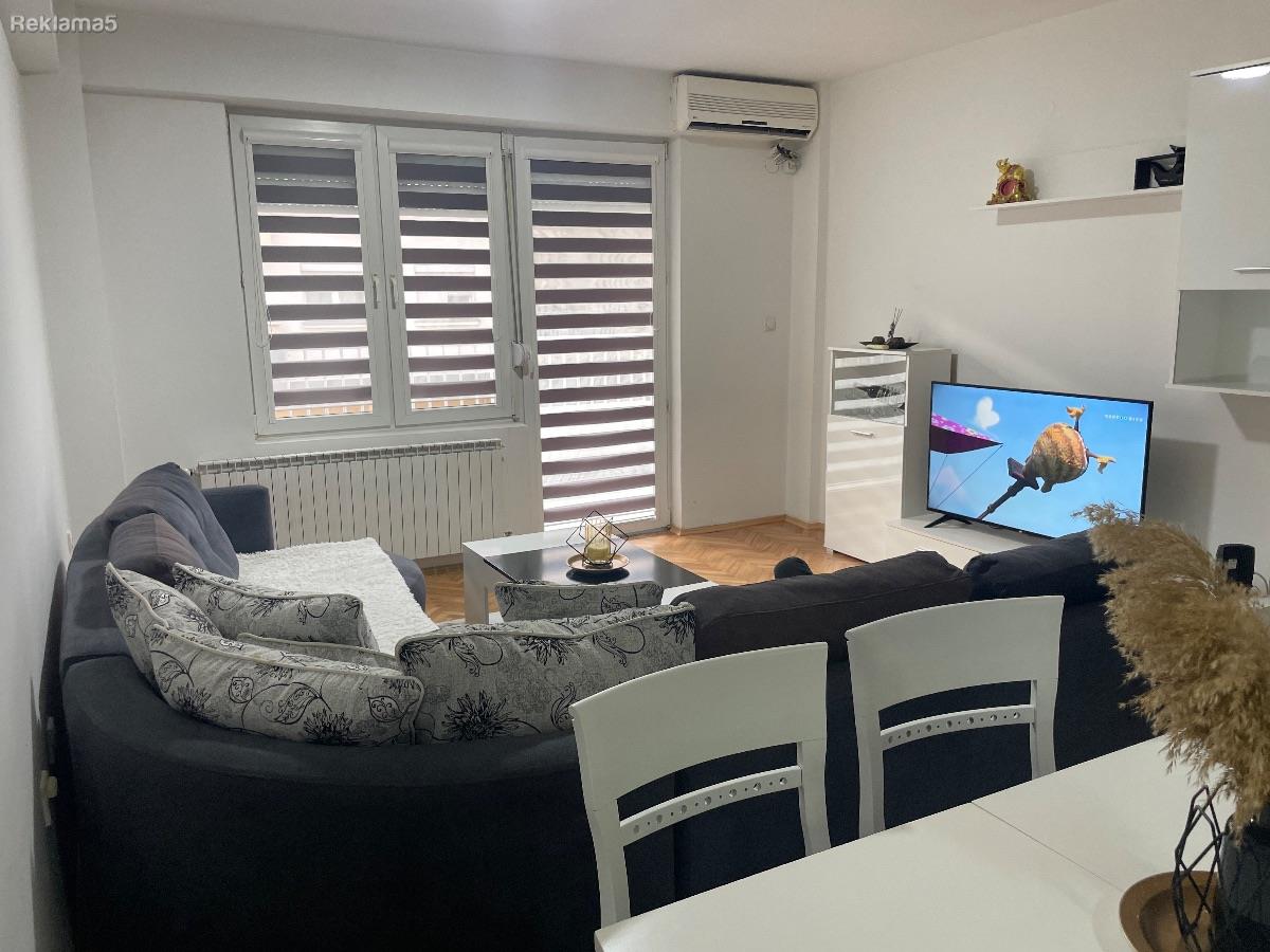 Se izdava stan vo micurin 58 m2