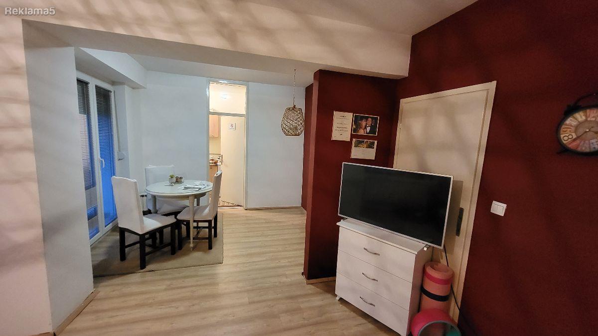 Iznajmuvam stan vo Aerodrom kaj Hotel Rusija