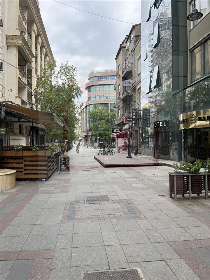 FUNCTIONAL THREE-ROOM APARTMENT FOR SALE ON MACEDONIJA STREET
