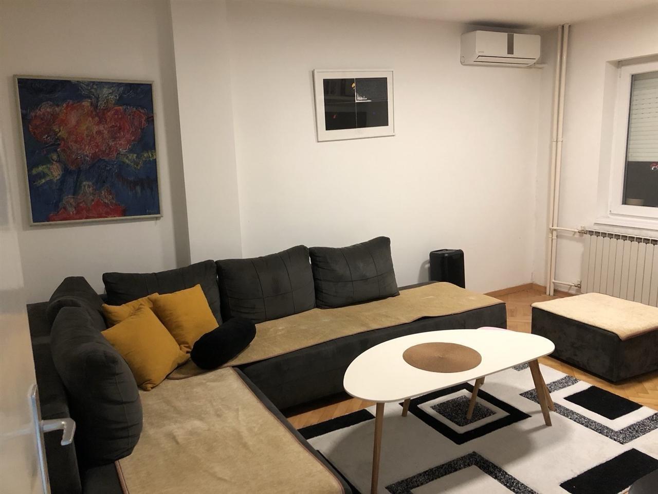 Namesten stan vo Centar 48m2 so 1 spalna renoviran