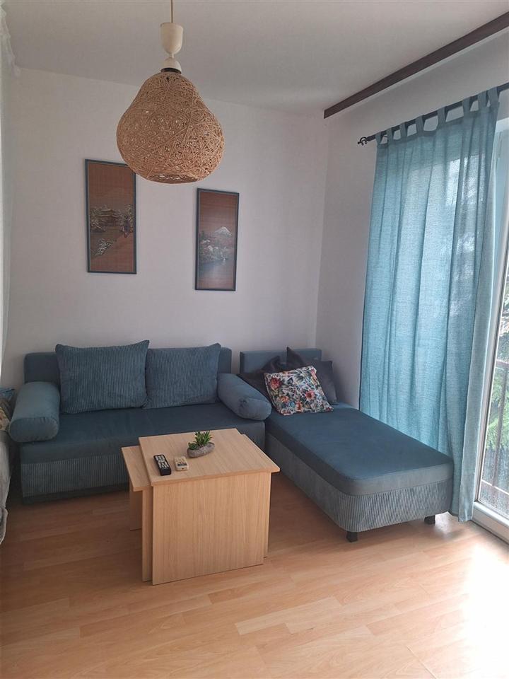 29m2 , renoviran 3 sprat 65000 evra