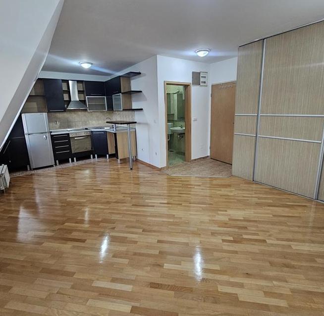 Garsonjera vo Kisela Voda 28m2 renovirana