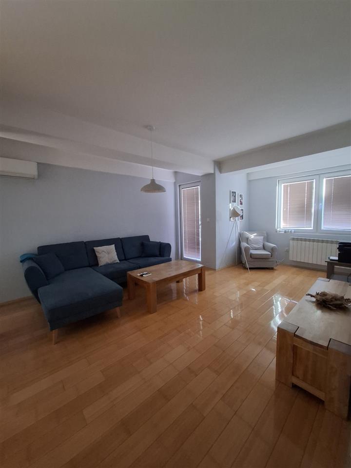 Trosoben stan 70m2 Centar Katolicka