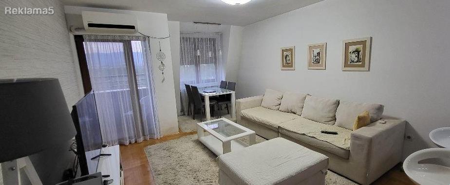 Stan vo Karpos 2 kaj mida 64m2 so 2 spalni