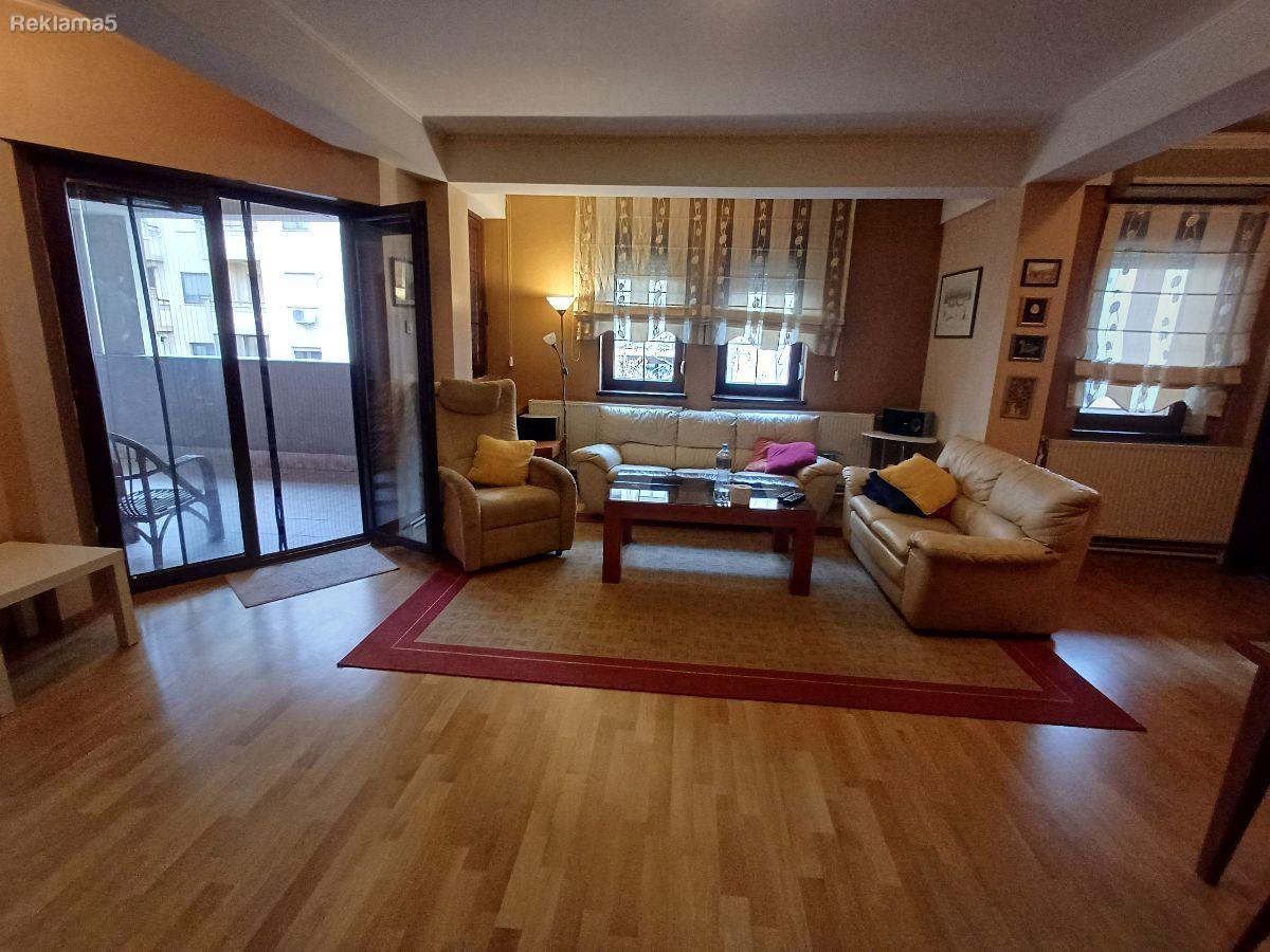 Se prodava stan 140m2 vo centar debar maalo