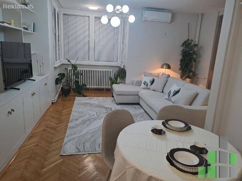 Se izdava 3-sob namesten stan vo Centar