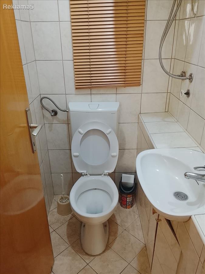 I rent an apartment