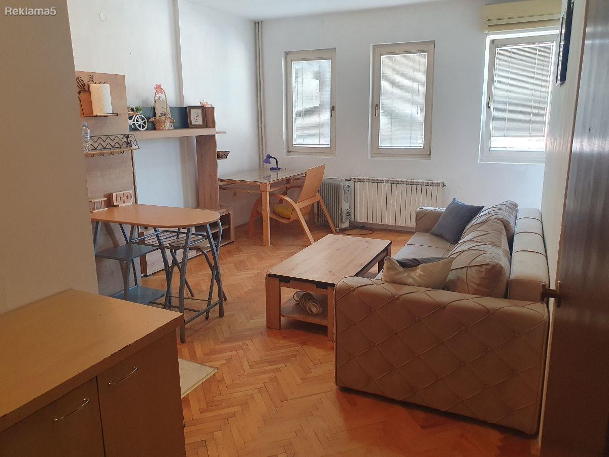 SE IZDAVA STAN SO EDNA SPALNA NA CESMA KISELA VODA