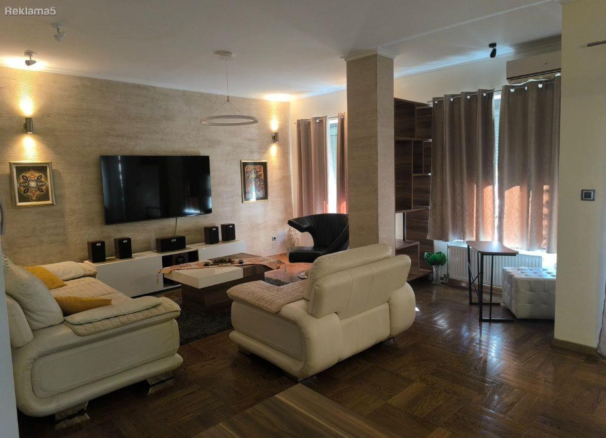 SE IZNAJMUVA TROSOBEN STAN VO TAFTALIDZE 1, PARISKA