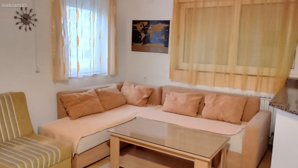 GARSONJERA SE IZDAVA
