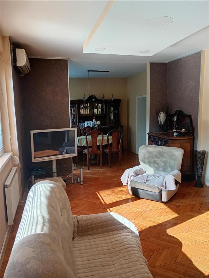 FOR SALE 4-ROOM APARTMENT IN THE CENTER