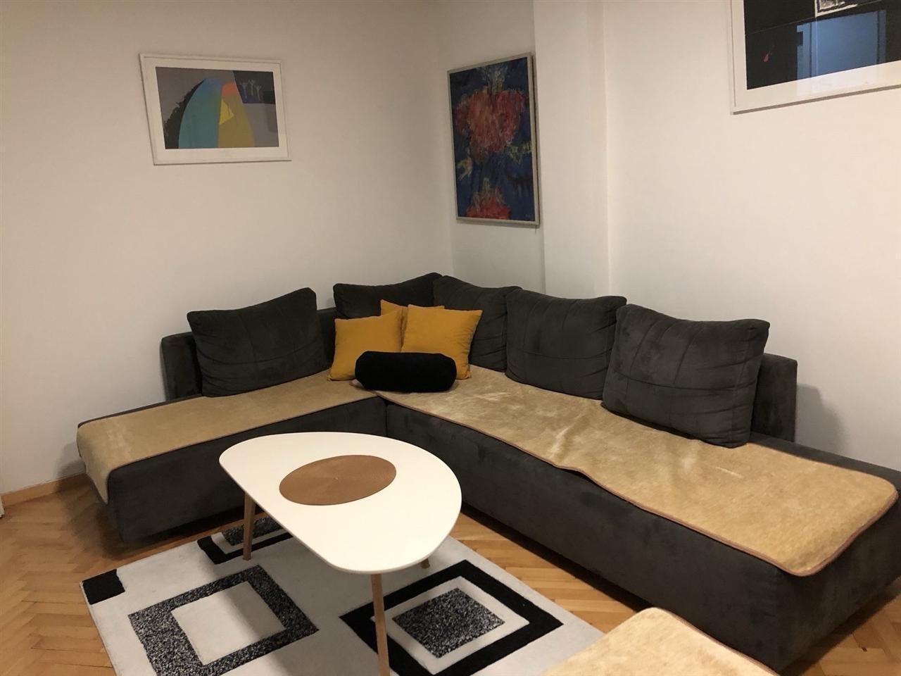 Se prodava renoviran stan od 52m2 vo Centar