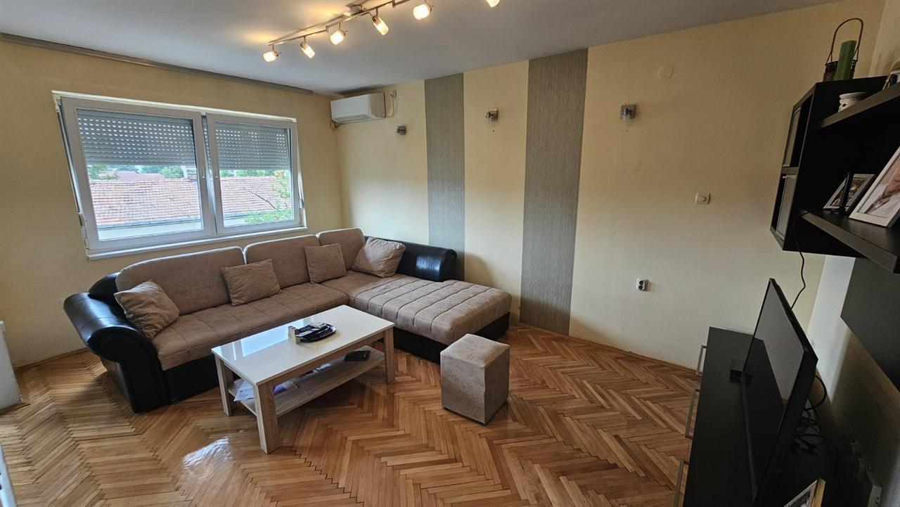 Se prodava namesten stan 72m2 vo Gjorce Petrov