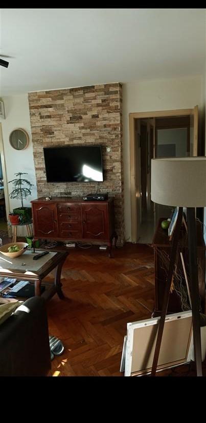 Stan od 58 m2 so dve spalni sobi se prodava vo Aerodrom