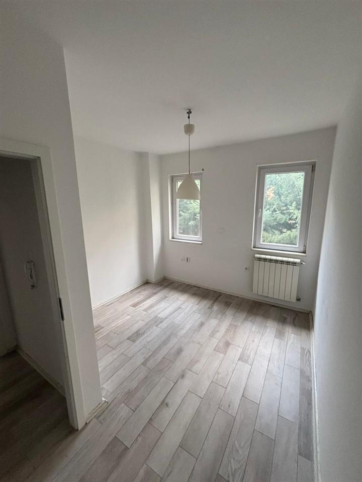 Se prodava dvosoben stan 44m2 vo Debar maalo