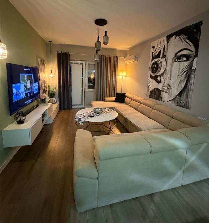 Namesten stan vo Centar 90m2 so 3 spalni renoviran