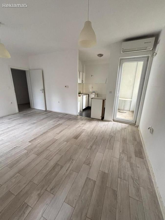 Se prodava dvosoben stan 44m2 vo Debar maalo
