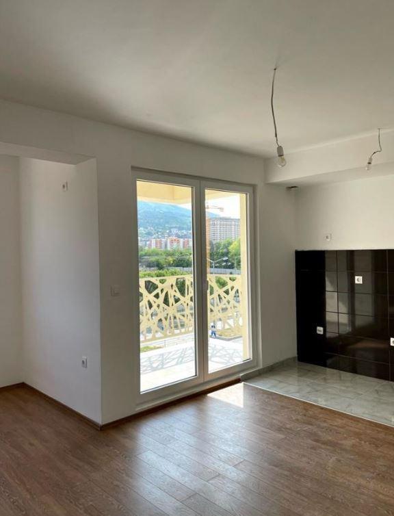 Stan 85 m2, prazen, se iznajmuva vo Aerodrom.