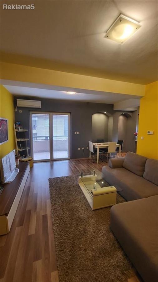 Se prodava stan 70 m2 vo Kisela Voda kaj Rampa