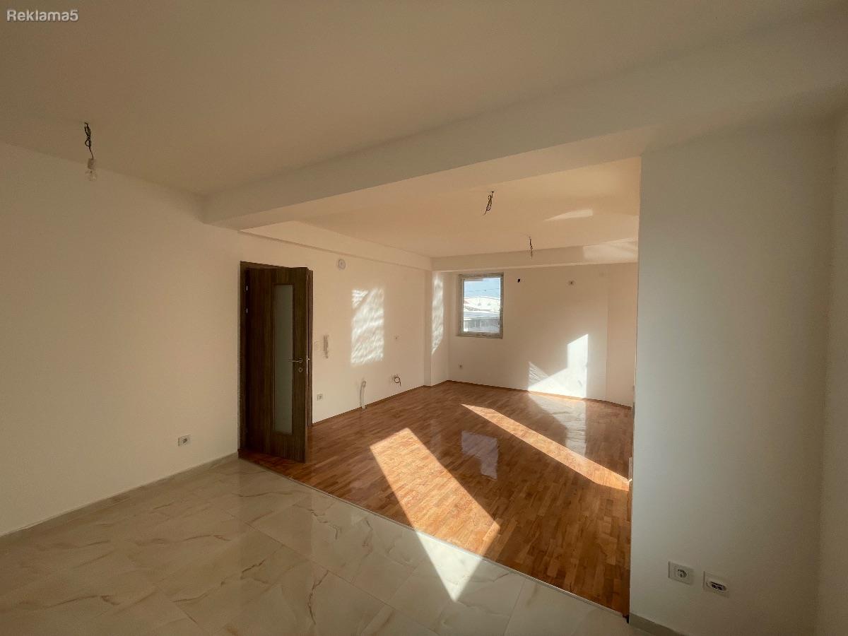 Four-room apartment 81 m2 with cellar and parking for sale