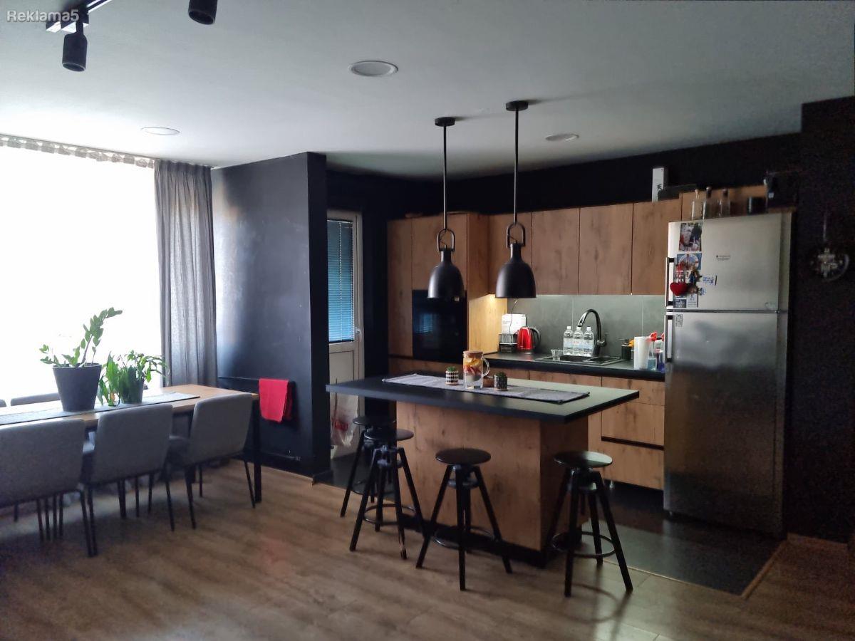 Se prodava stan 80m2 vo Prolet, Centar