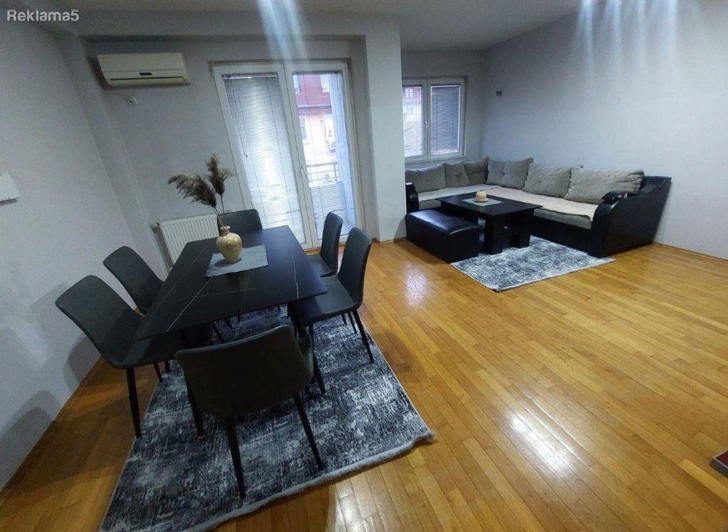 BEAUTIFUL THREE-ROOM APARTMENT FOR RENT BEHIND UNIVERSAL HALL