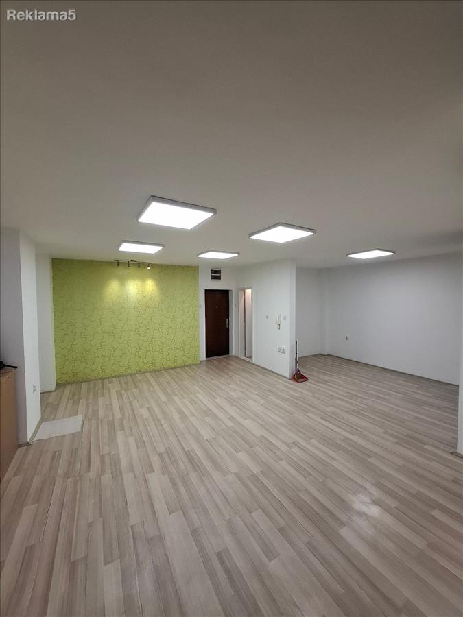 An empty apartment of 74m2 is for rent opposite the assembly