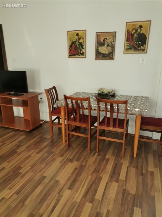 Se izdava namesten stan