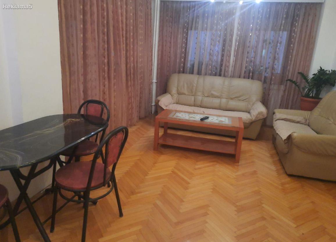 SE IZDAVA TROSOBEN UBAV STAN POZADI TC LISA
